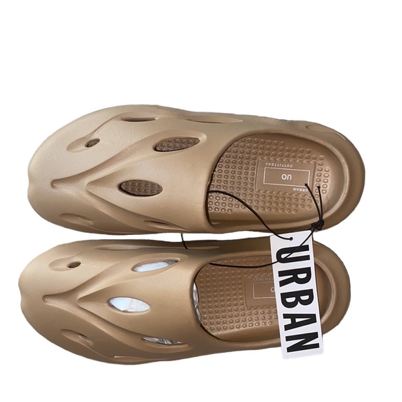 NEW UO molded mule water shoes unisex - Picture 9 of 12